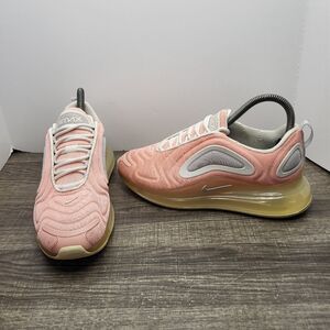 Nike Air Max 720 Bleached Coral  Size 7.5 Womens Sneakers Running